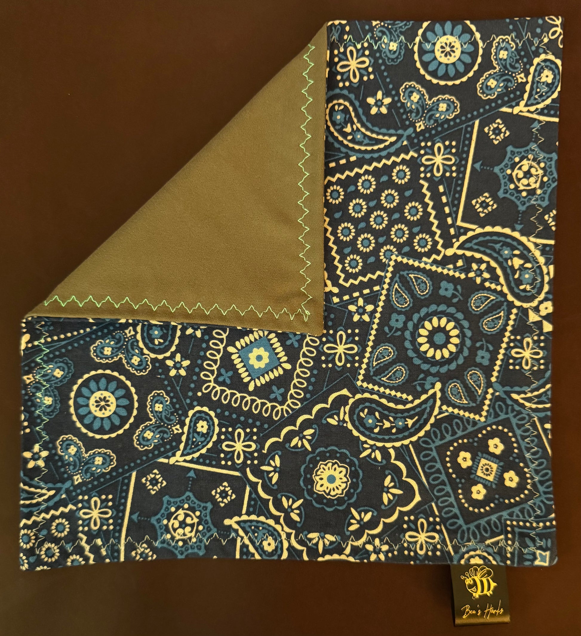Blue paisley edc hank with glow thread